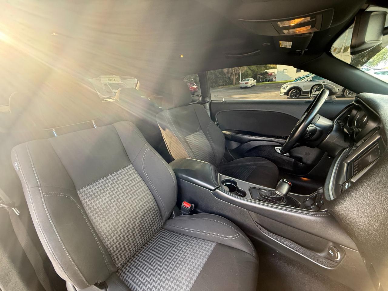 Dodge Challenger SXT RWD 2021