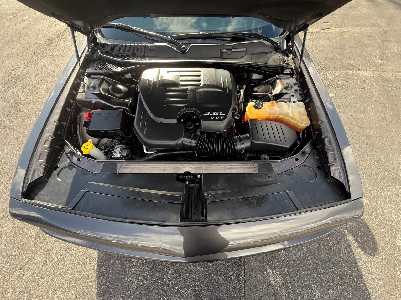 Dodge Challenger SXT RWD 2021