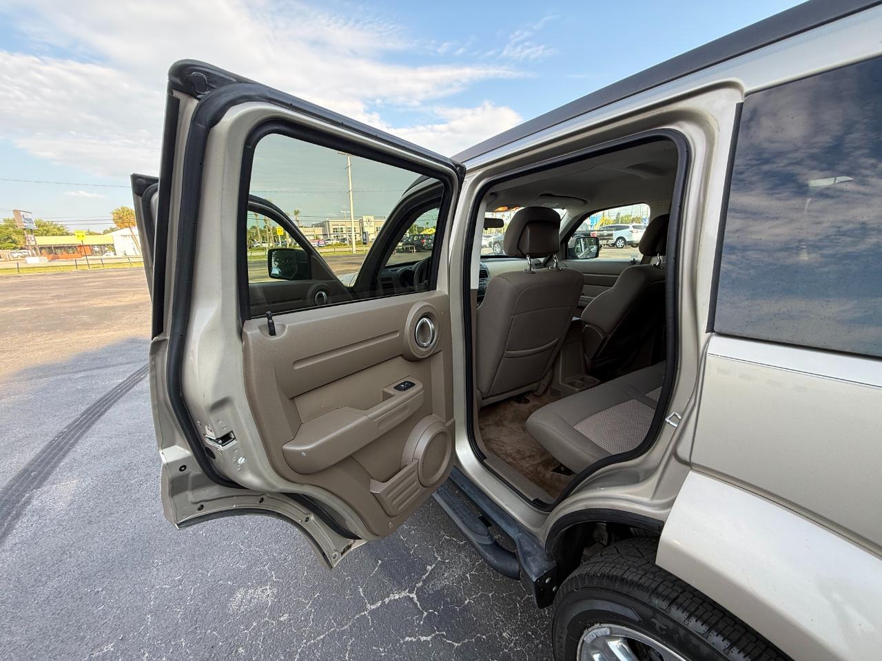 Dodge Nitro 2WD 4dr Heat 2010