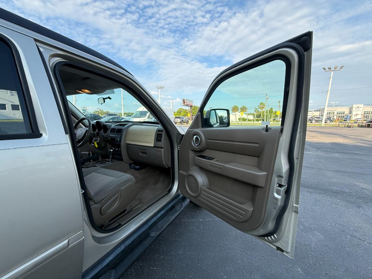 Dodge Nitro 2WD 4dr Heat 2010