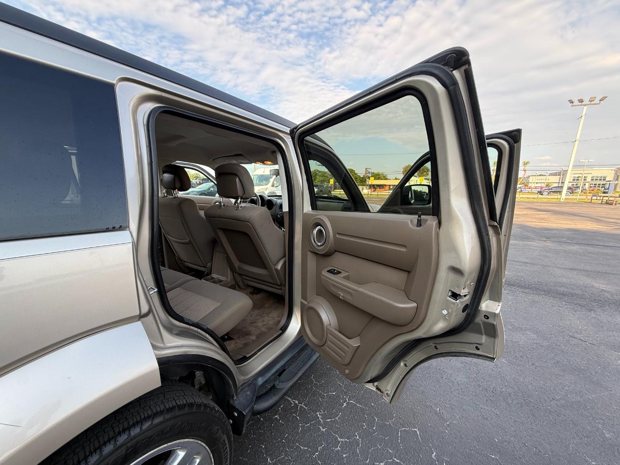 Dodge Nitro 2WD 4dr Heat 2010