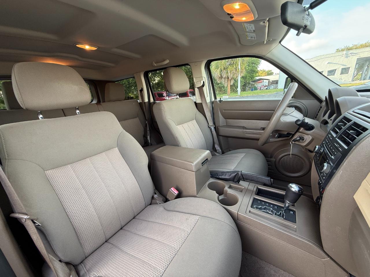 Dodge Nitro 2WD 4dr Heat 2010