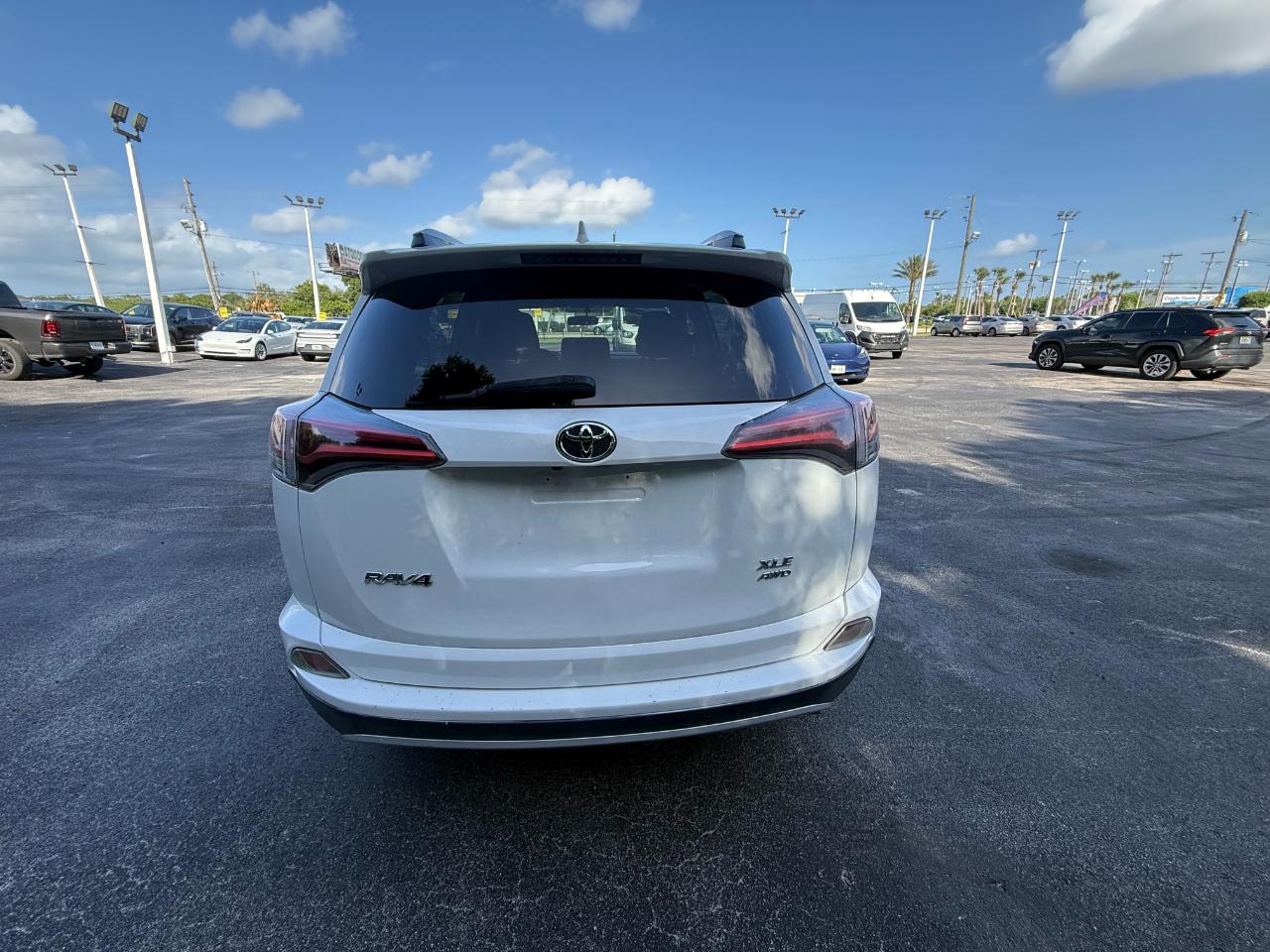 Toyota RAV4 AWD 4dr XLE (Natl) 2016