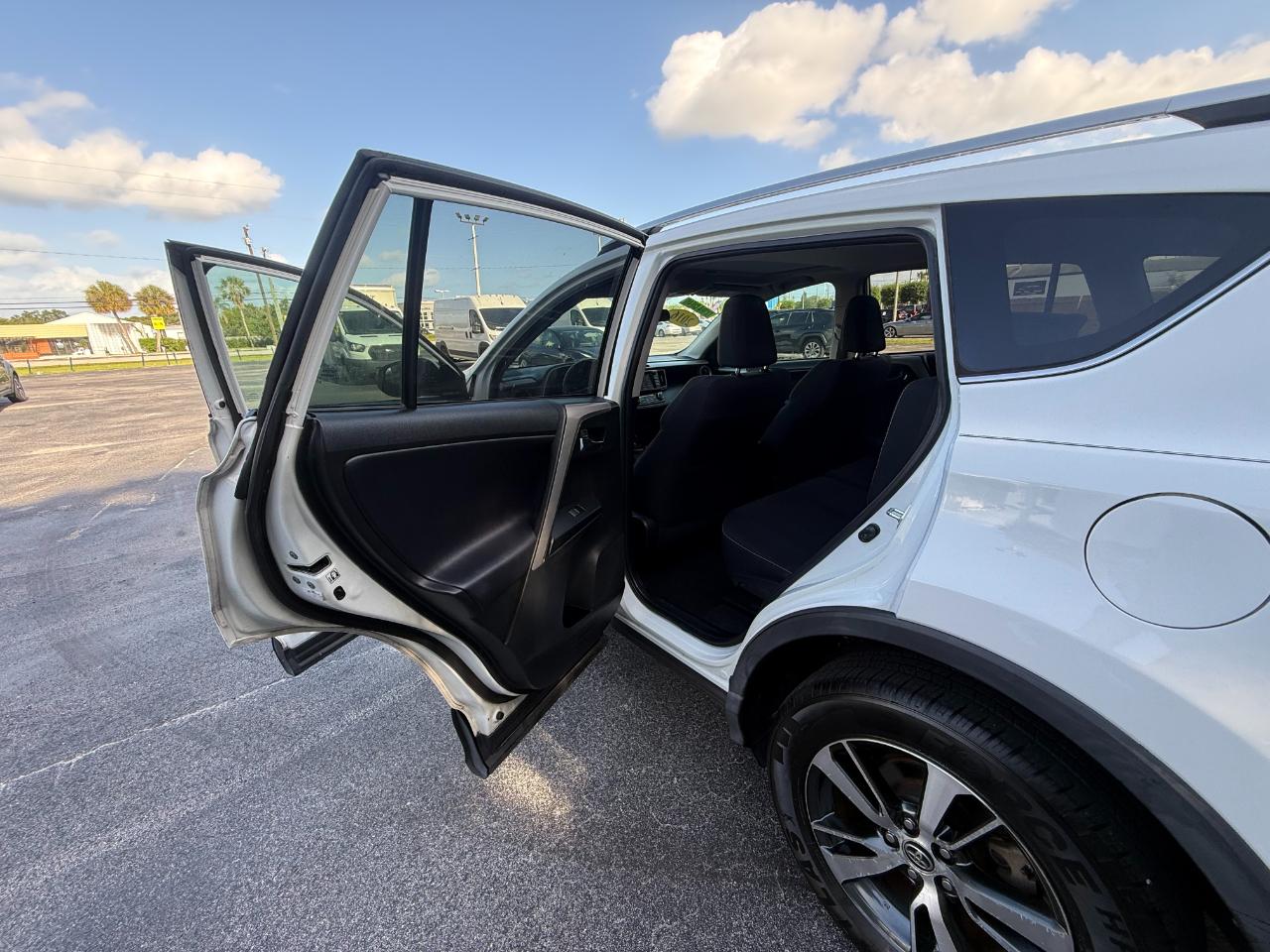 Toyota RAV4 AWD 4dr XLE (Natl) 2016