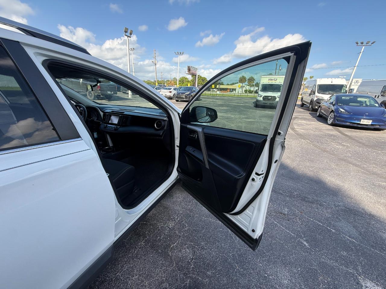 Toyota RAV4 AWD 4dr XLE (Natl) 2016