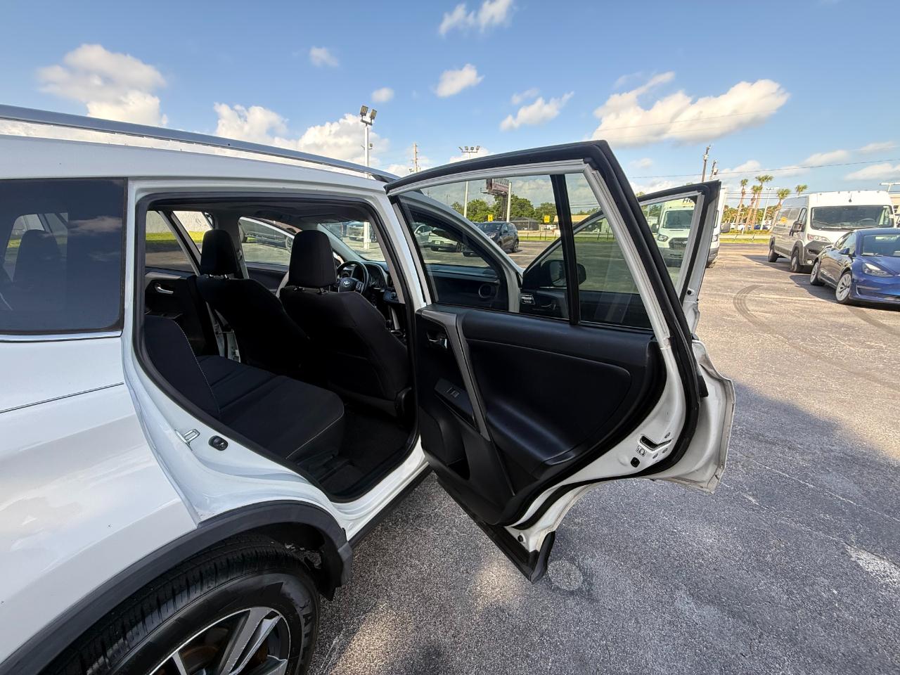 Toyota RAV4 AWD 4dr XLE (Natl) 2016