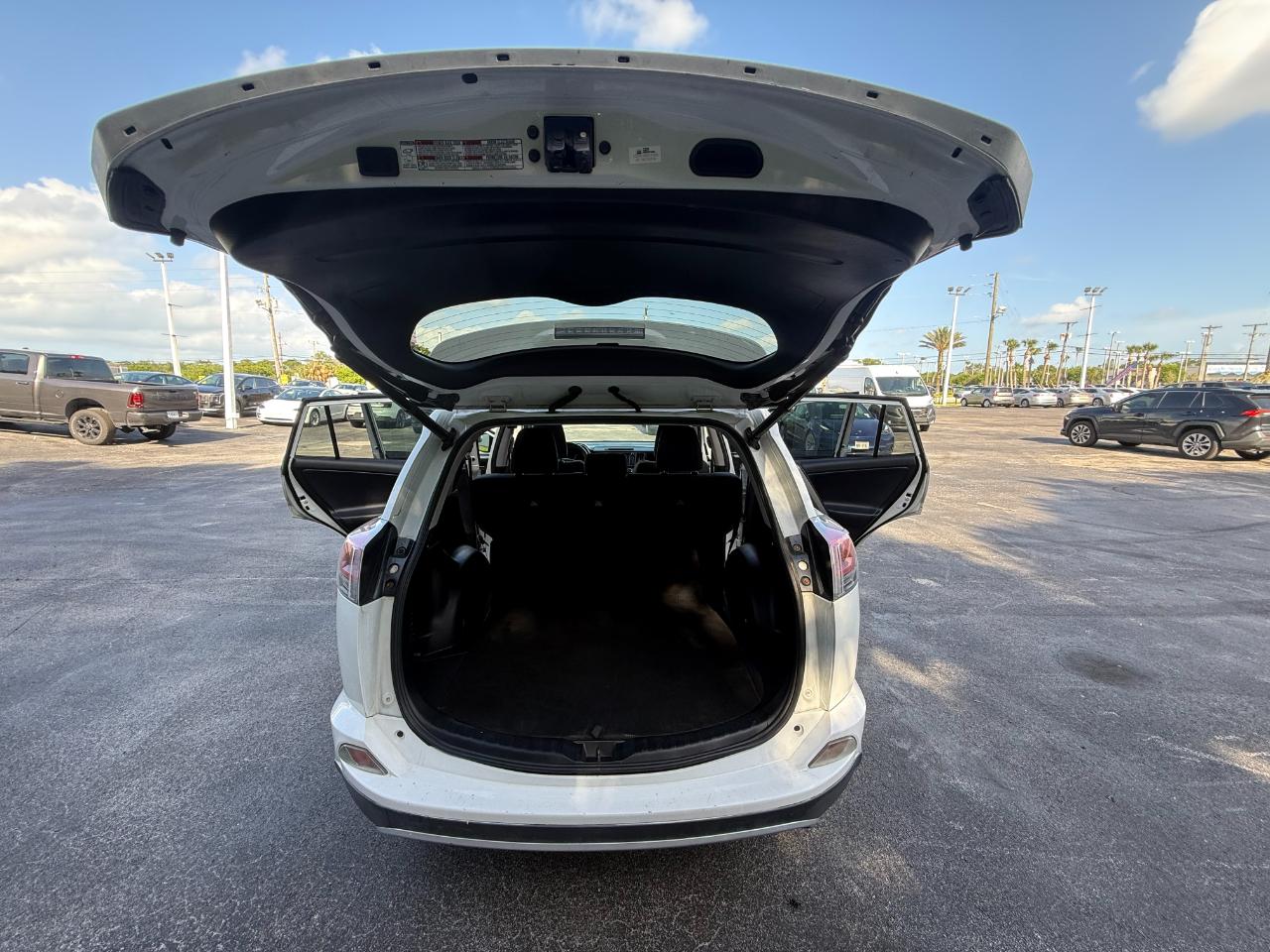 Toyota RAV4 AWD 4dr XLE (Natl) 2016