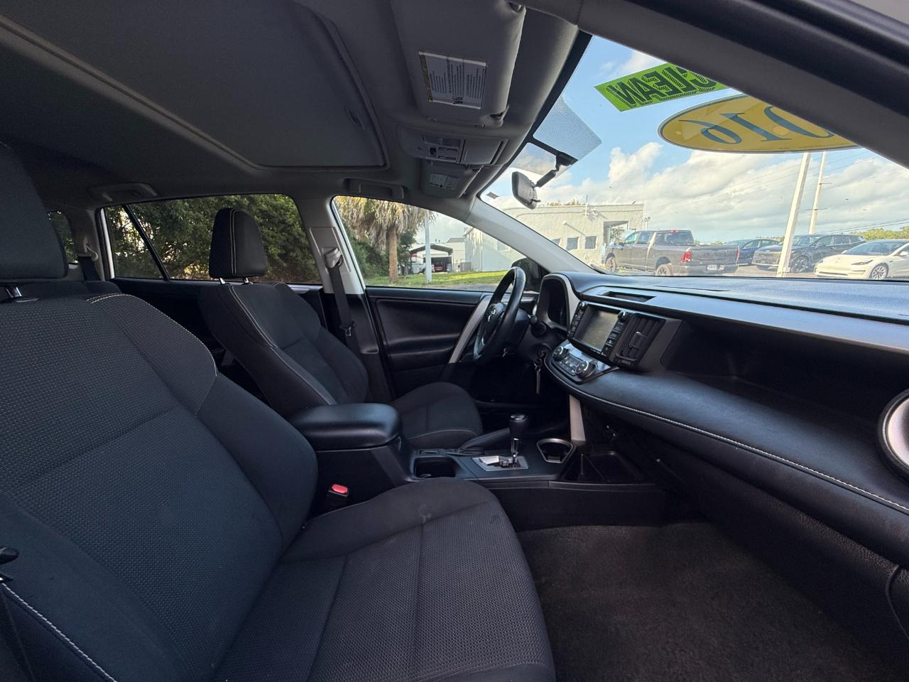 Toyota RAV4 AWD 4dr XLE (Natl) 2016