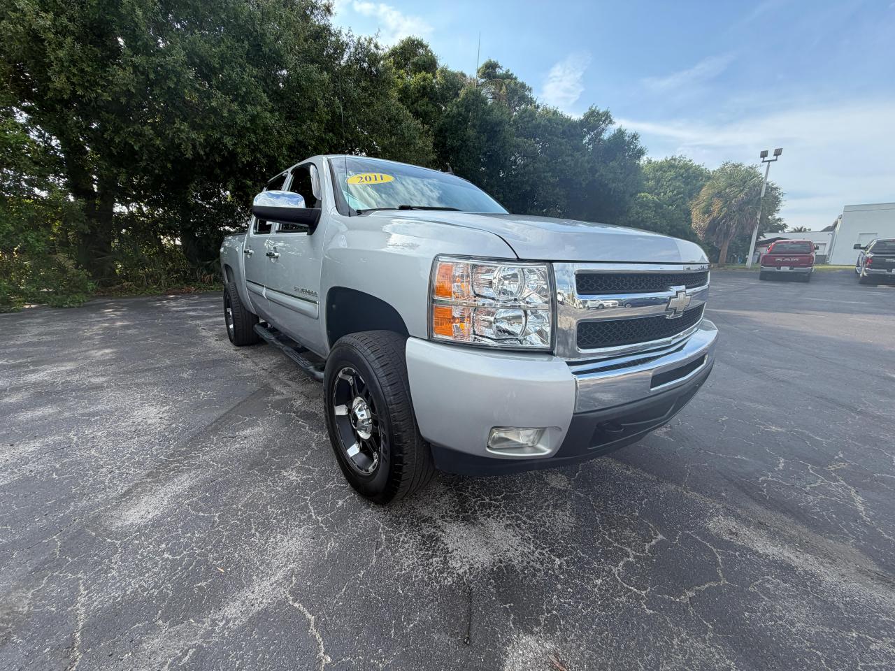 Chevrolet Silverado 1500 4WD Crew Cab 143.5" LT 2011