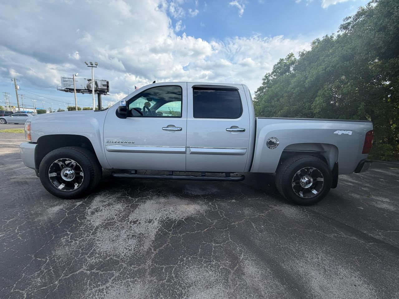 Chevrolet Silverado 1500 4WD Crew Cab 143.5" LT 2011