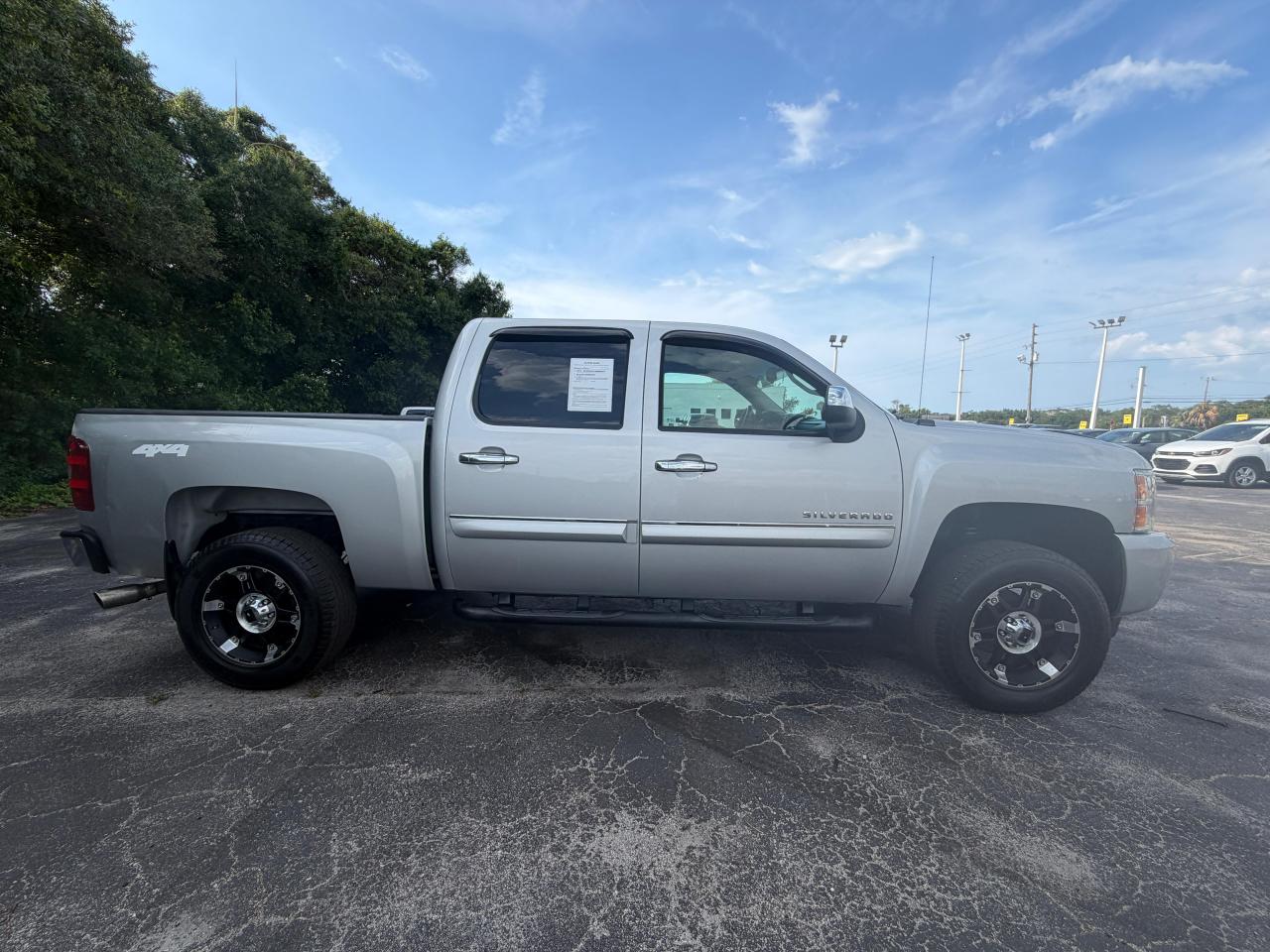 Chevrolet Silverado 1500 4WD Crew Cab 143.5" LT 2011