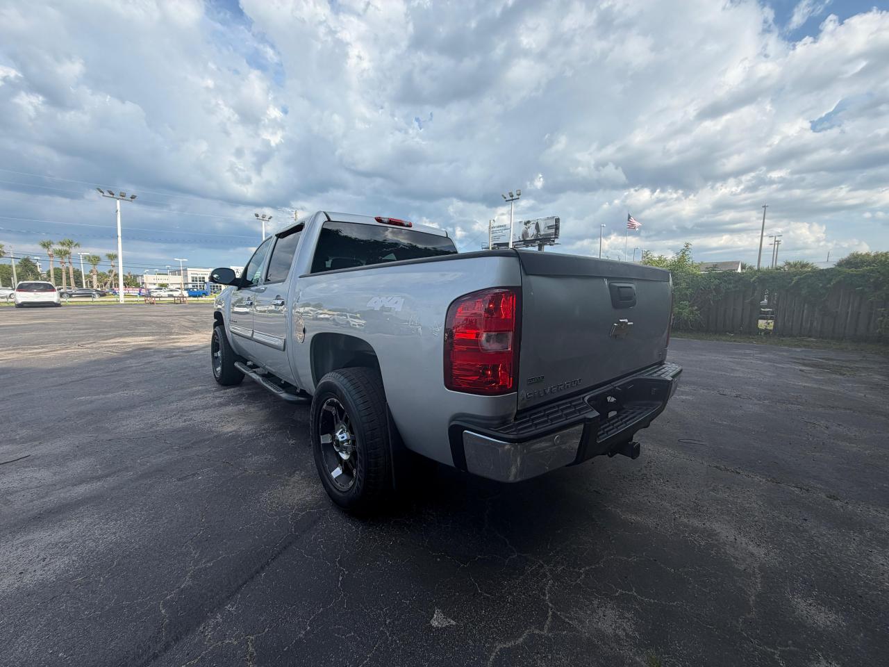 Chevrolet Silverado 1500 4WD Crew Cab 143.5" LT 2011