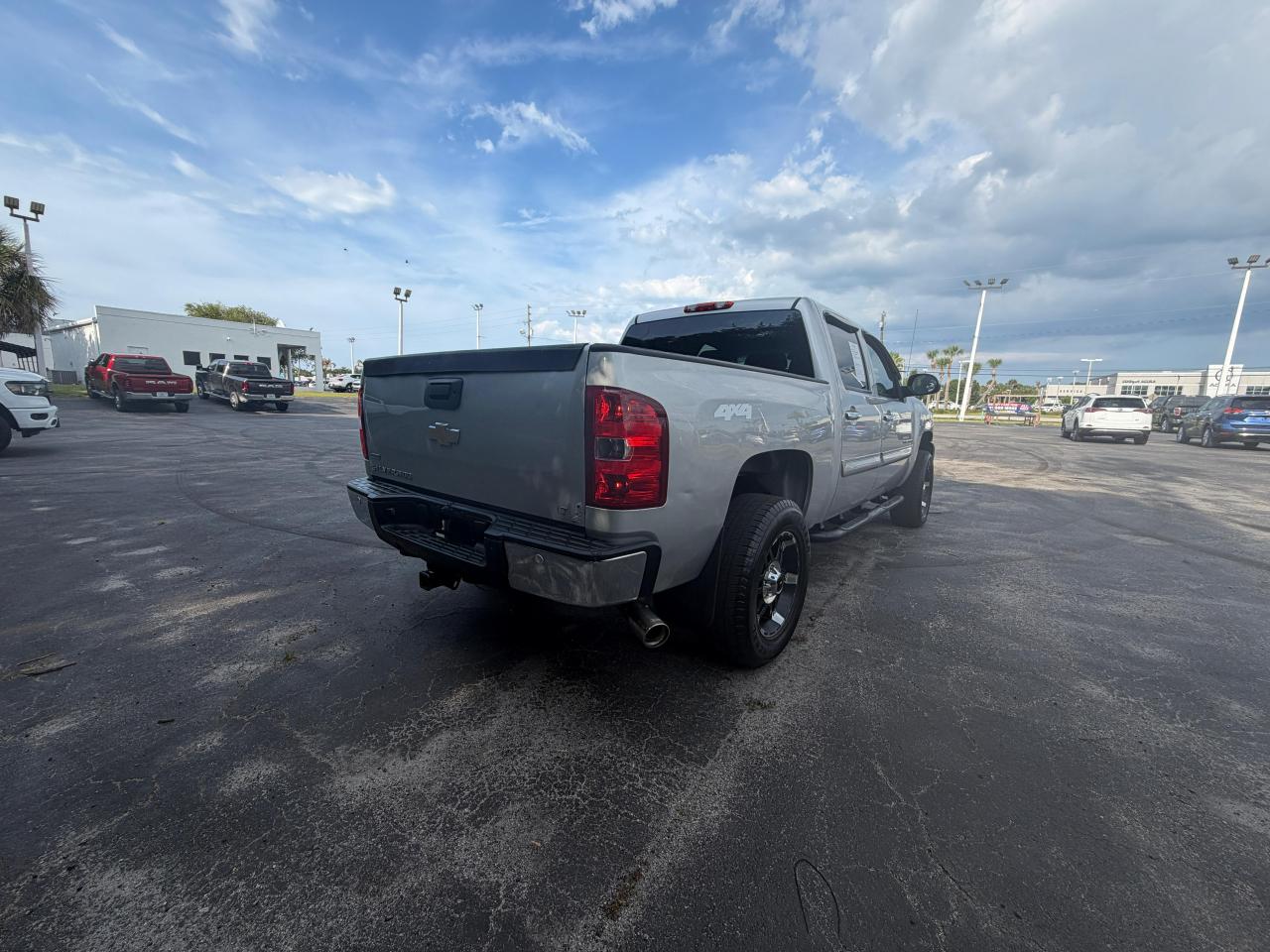 Chevrolet Silverado 1500 4WD Crew Cab 143.5" LT 2011