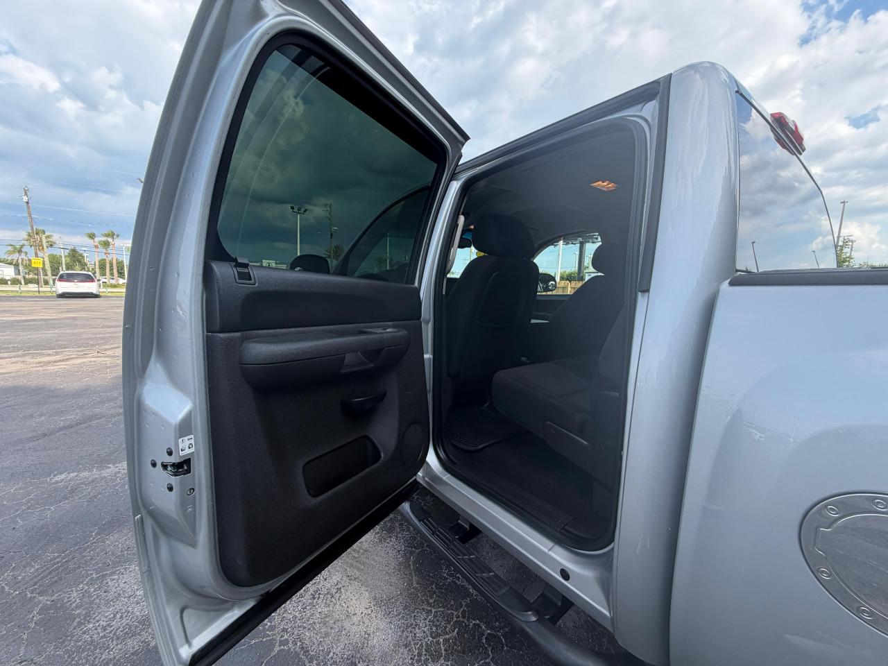 Chevrolet Silverado 1500 4WD Crew Cab 143.5" LT 2011