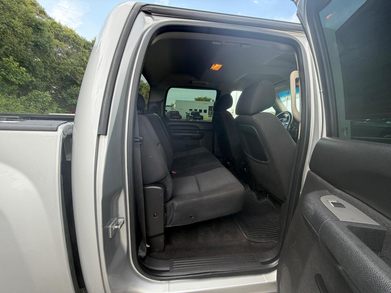 Chevrolet Silverado 1500 4WD Crew Cab 143.5" LT 2011