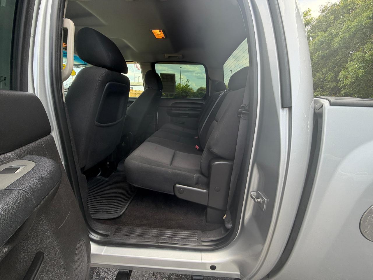 Chevrolet Silverado 1500 4WD Crew Cab 143.5" LT 2011