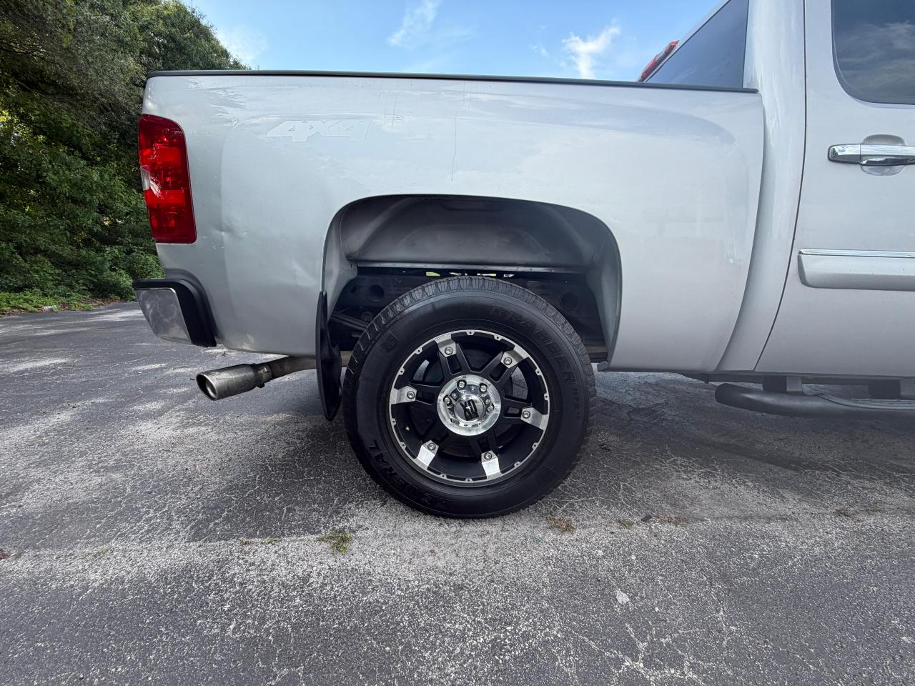 Chevrolet Silverado 1500 4WD Crew Cab 143.5" LT 2011