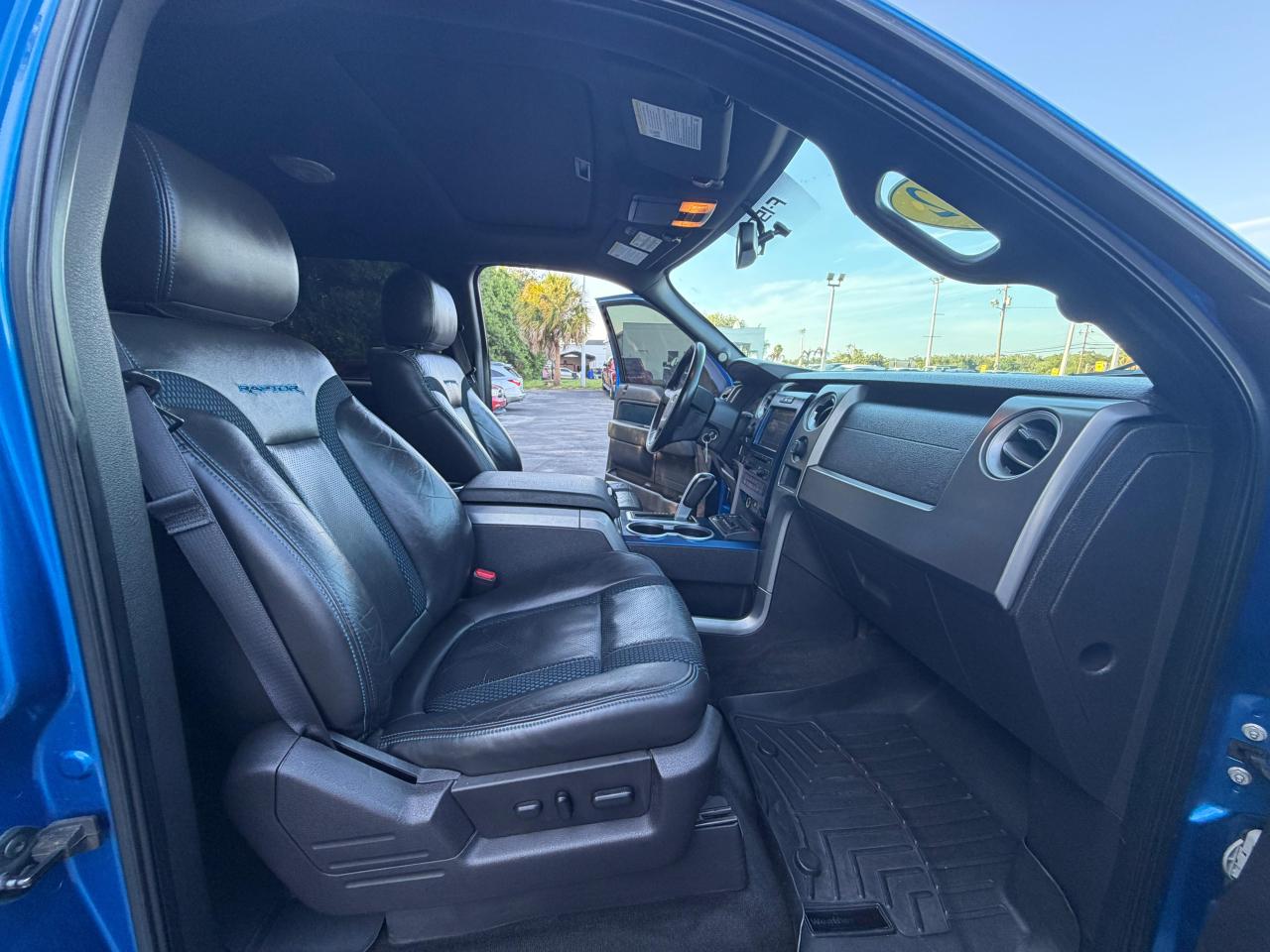 Ford F-150 4WD SuperCrew 145" SVT Raptor 2012