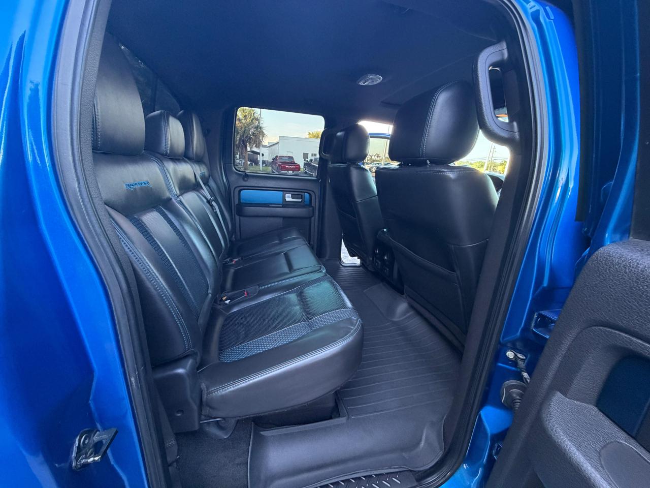 Ford F-150 4WD SuperCrew 145" SVT Raptor 2012