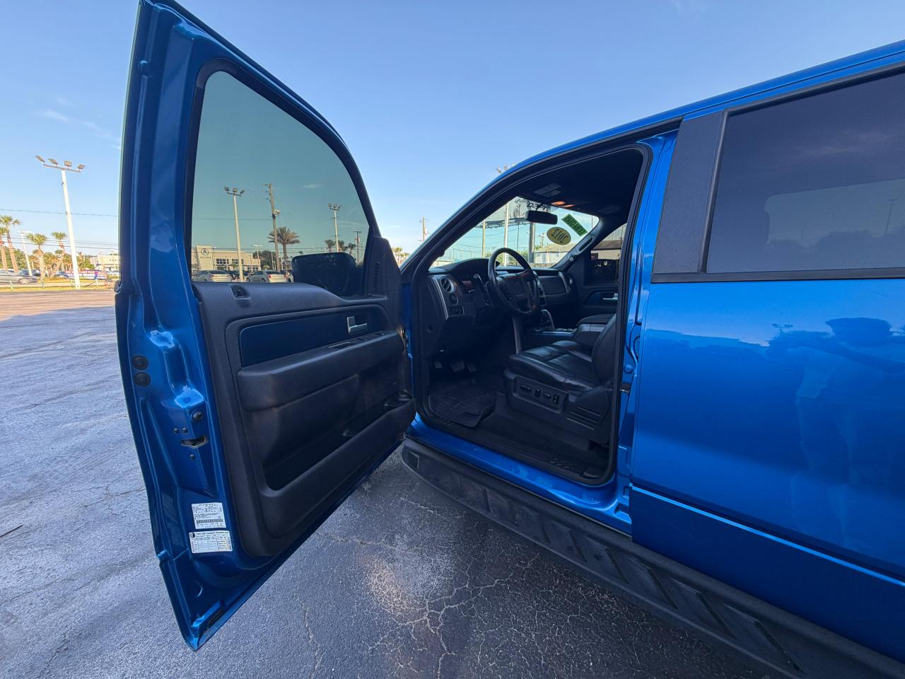 Ford F-150 4WD SuperCrew 145" SVT Raptor 2012