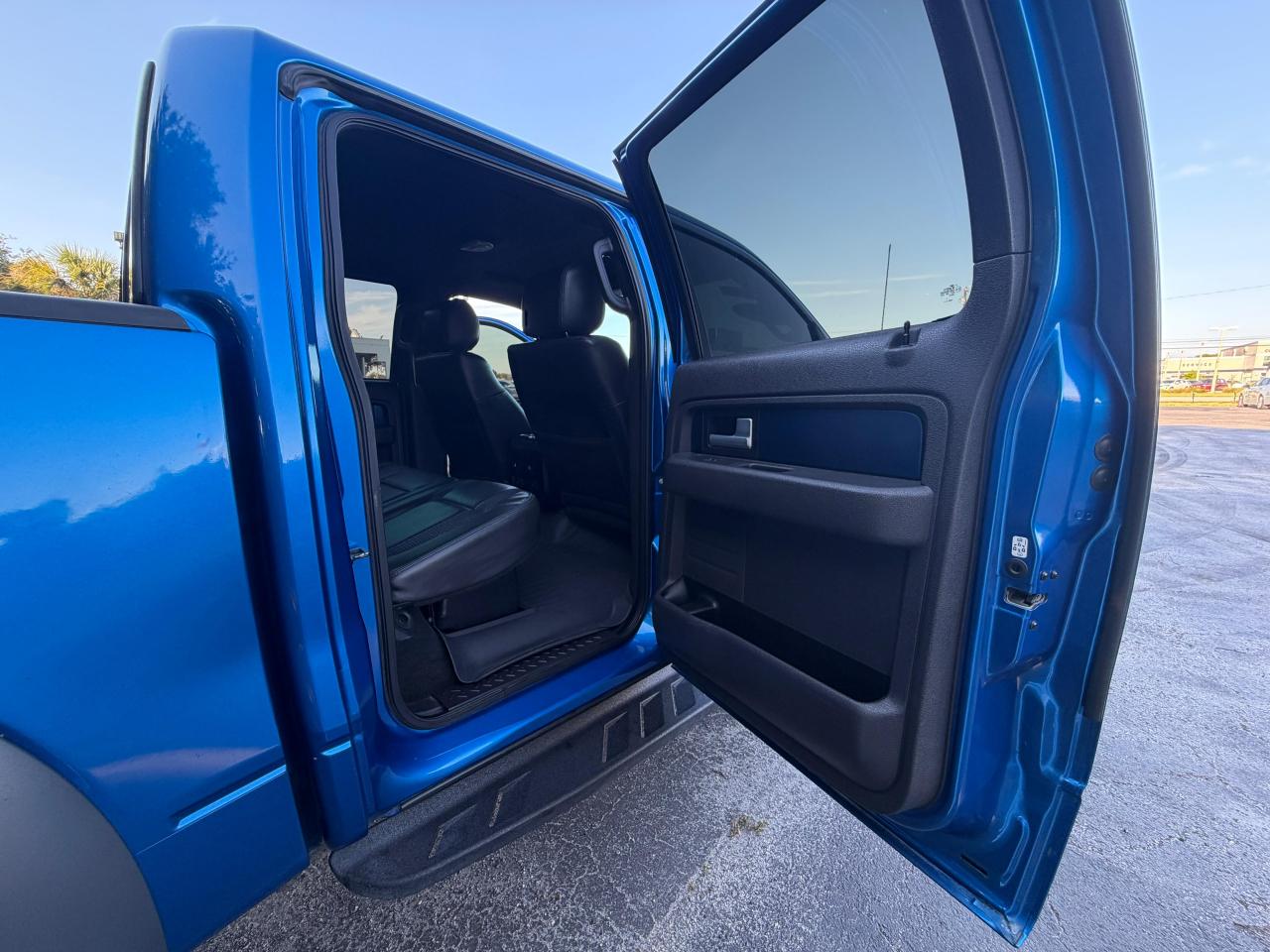 Ford F-150 4WD SuperCrew 145" SVT Raptor 2012