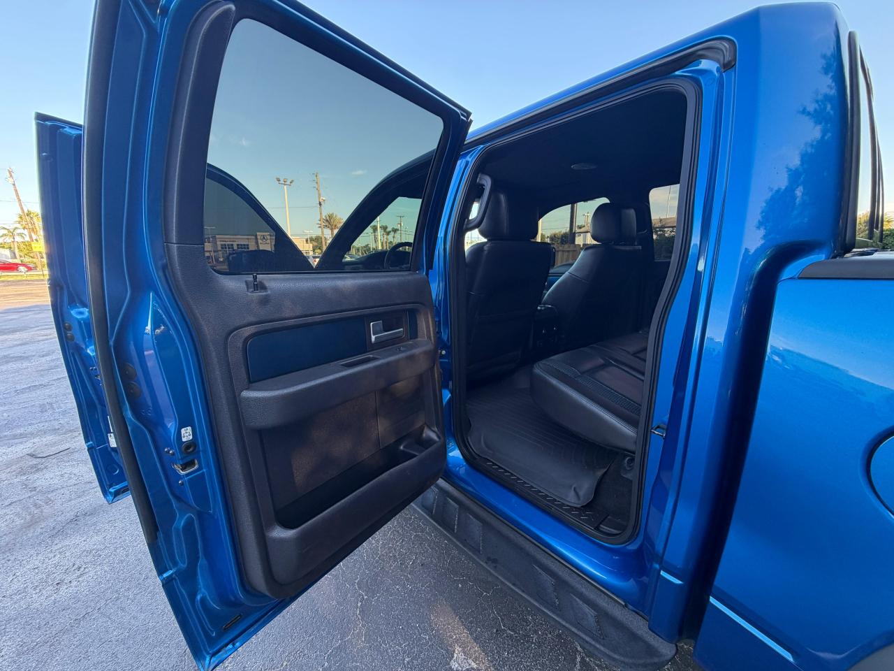Ford F-150 4WD SuperCrew 145" SVT Raptor 2012