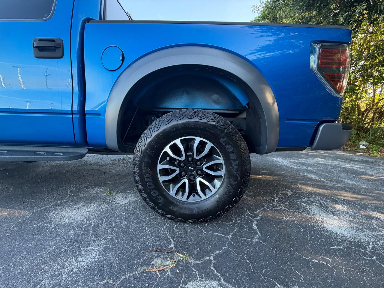 Ford F-150 4WD SuperCrew 145" SVT Raptor 2012