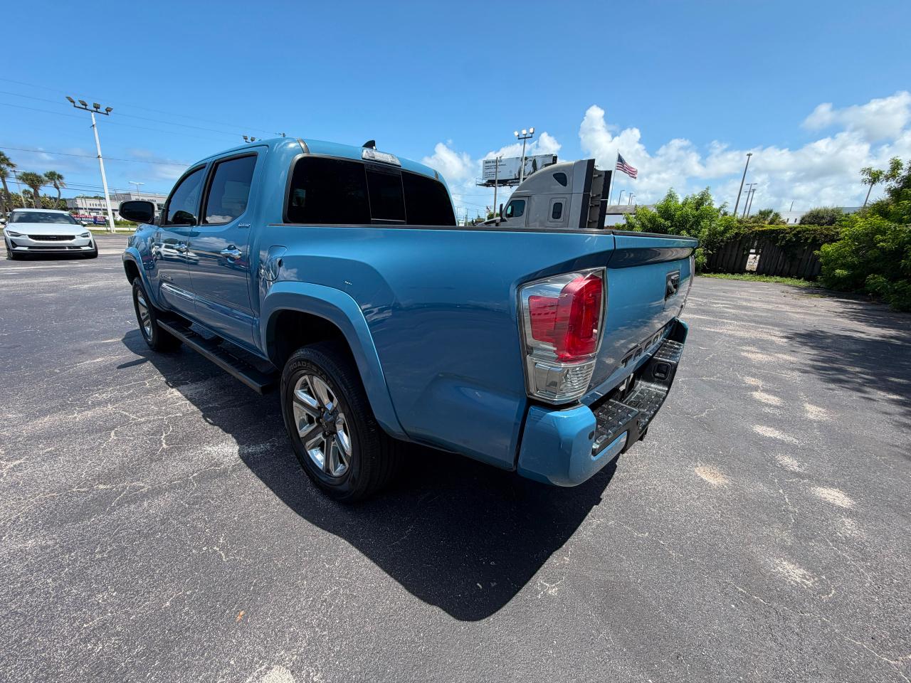 Toyota Tacoma 2WD TRD Off Road Double Cab 5' Bed V6 AT (Natl) 2019