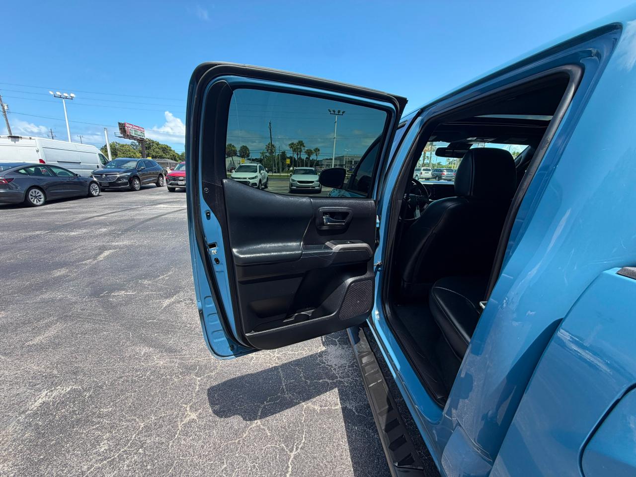 Toyota Tacoma 2WD TRD Off Road Double Cab 5' Bed V6 AT (Natl) 2019
