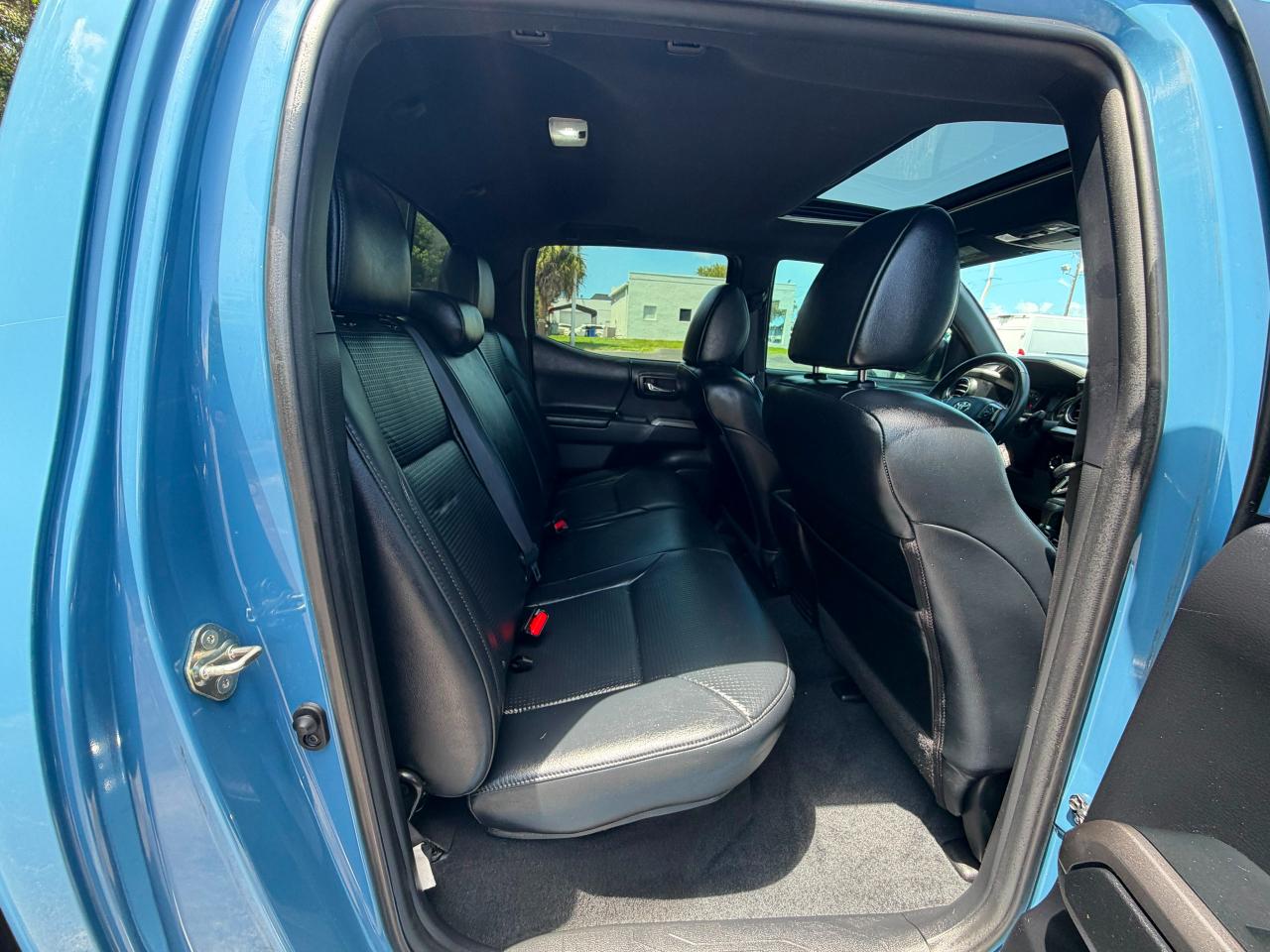Toyota Tacoma 2WD TRD Off Road Double Cab 5' Bed V6 AT (Natl) 2019