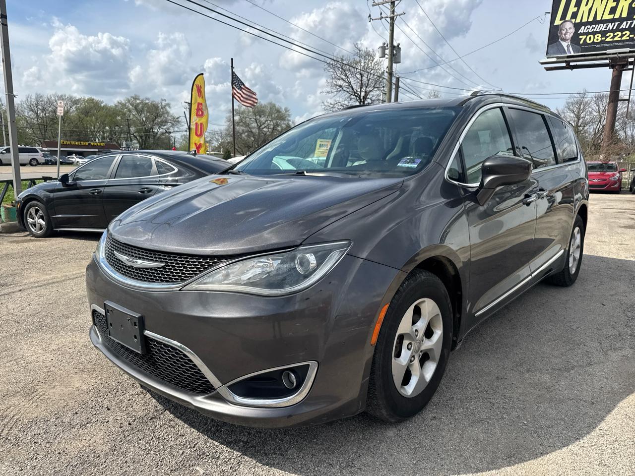 2017 Chrysler Pacifica Touring-L Plus's photo