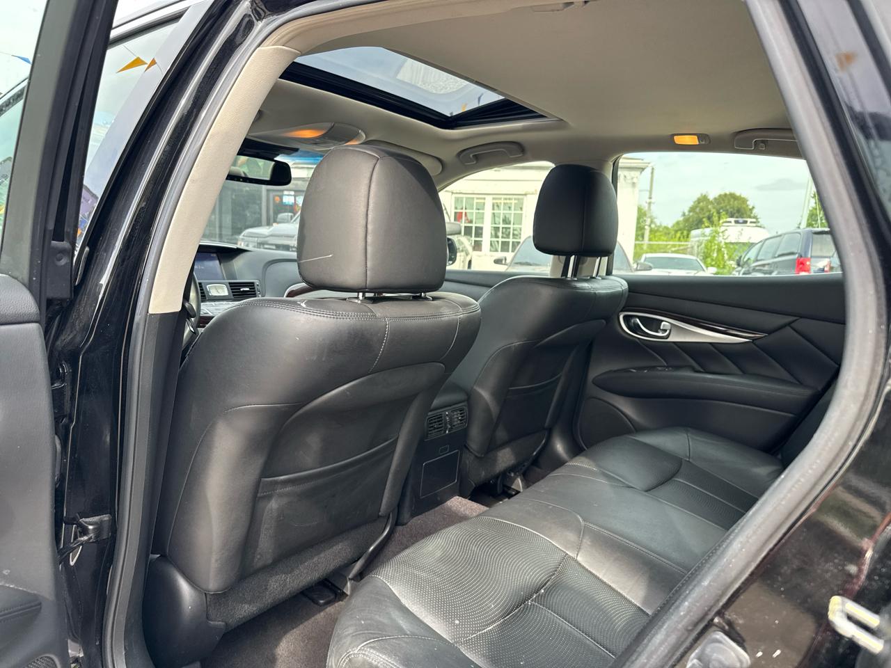 Infiniti Q70 3.7 AWD 2015