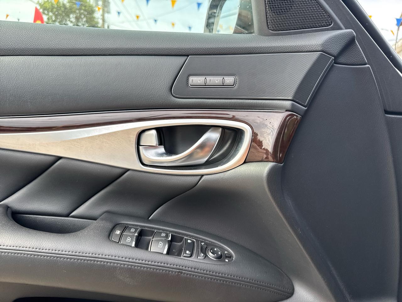 Infiniti Q70 3.7 AWD 2015