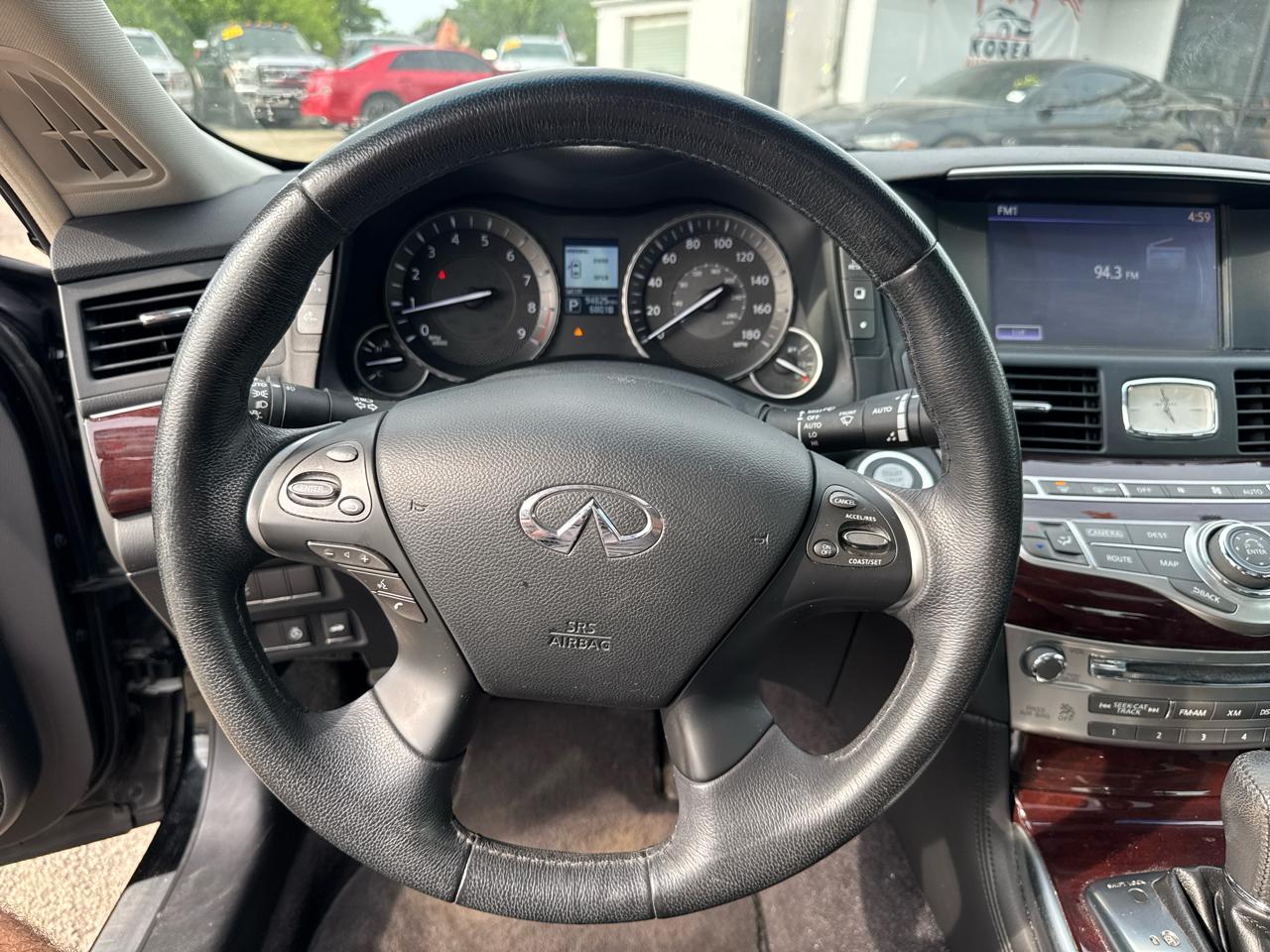 Infiniti Q70 3.7 AWD 2015