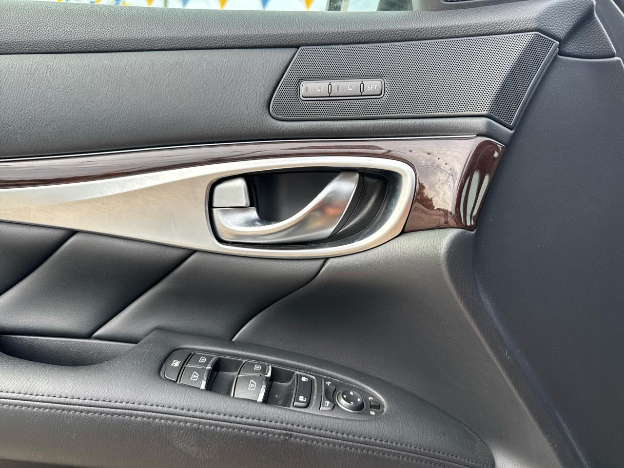 Infiniti Q70 3.7 AWD 2015