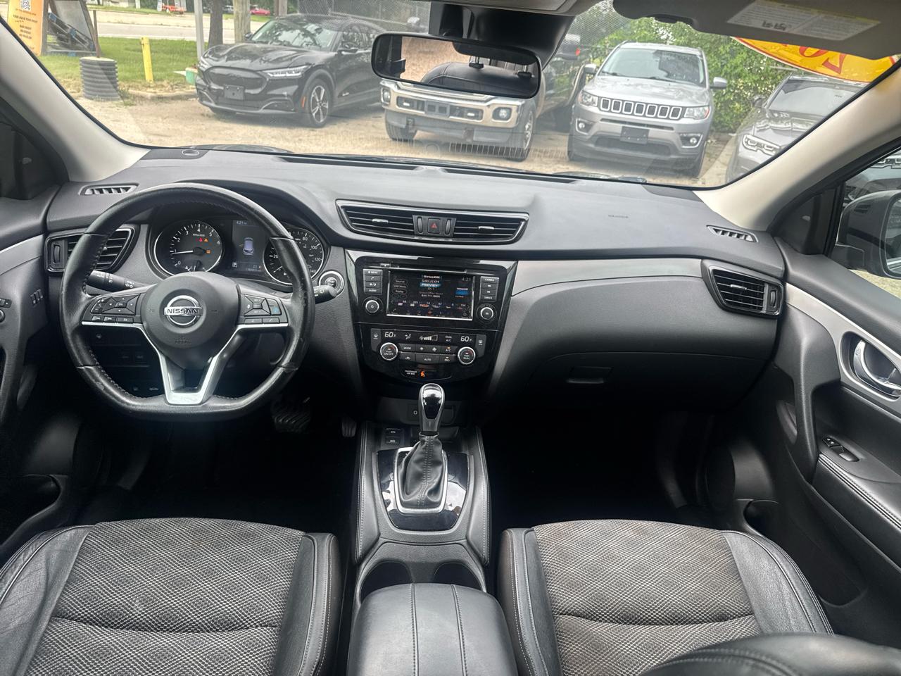 Nissan Rogue Sport  2020