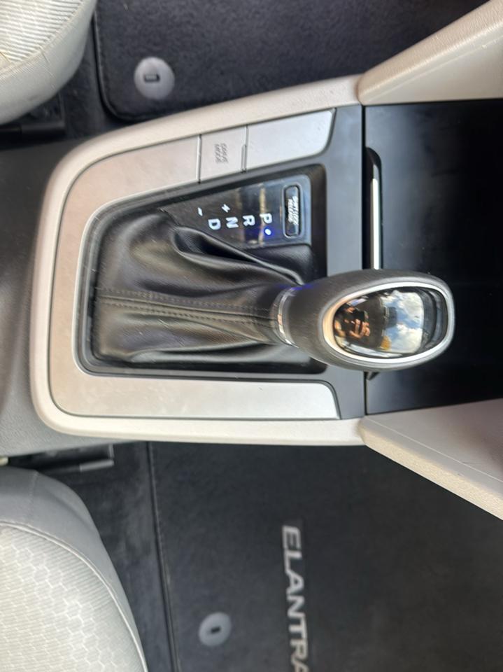 Hyundai Elantra  2018