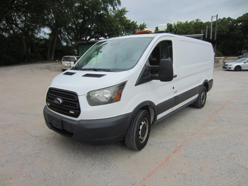 Ford Transit 250 Van Low Roof 60/40 Pass.130-in. WB 2015