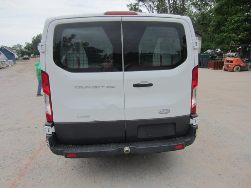 Ford Transit 250 Van Low Roof 60/40 Pass.130-in. WB 2015