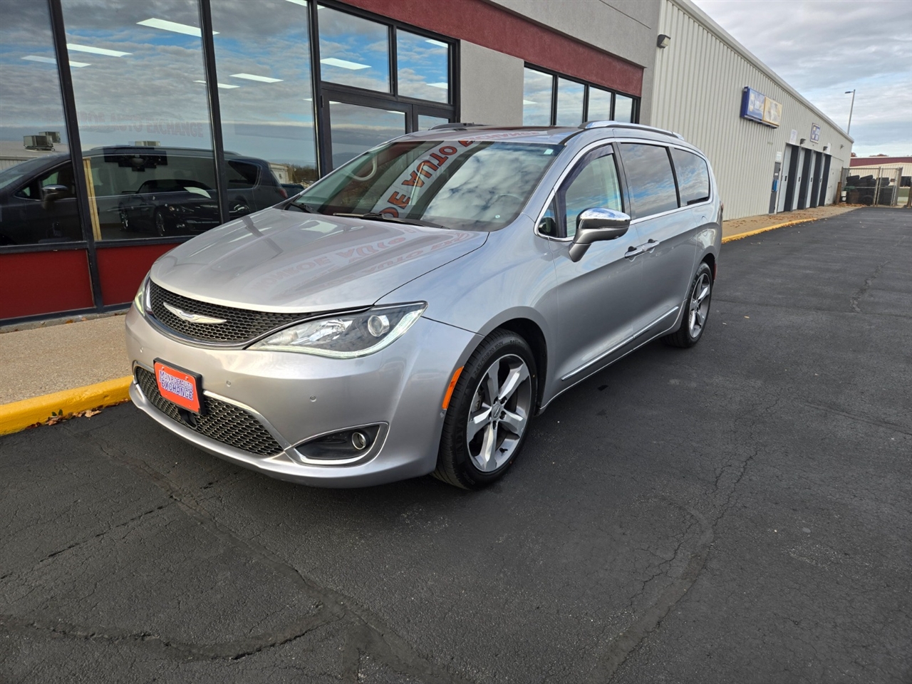 2018 Chrysler Pacifica Limited photo 2