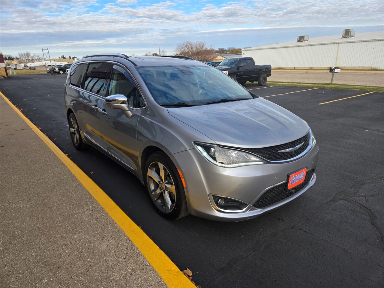 2018 Chrysler Pacifica Limited photo 3