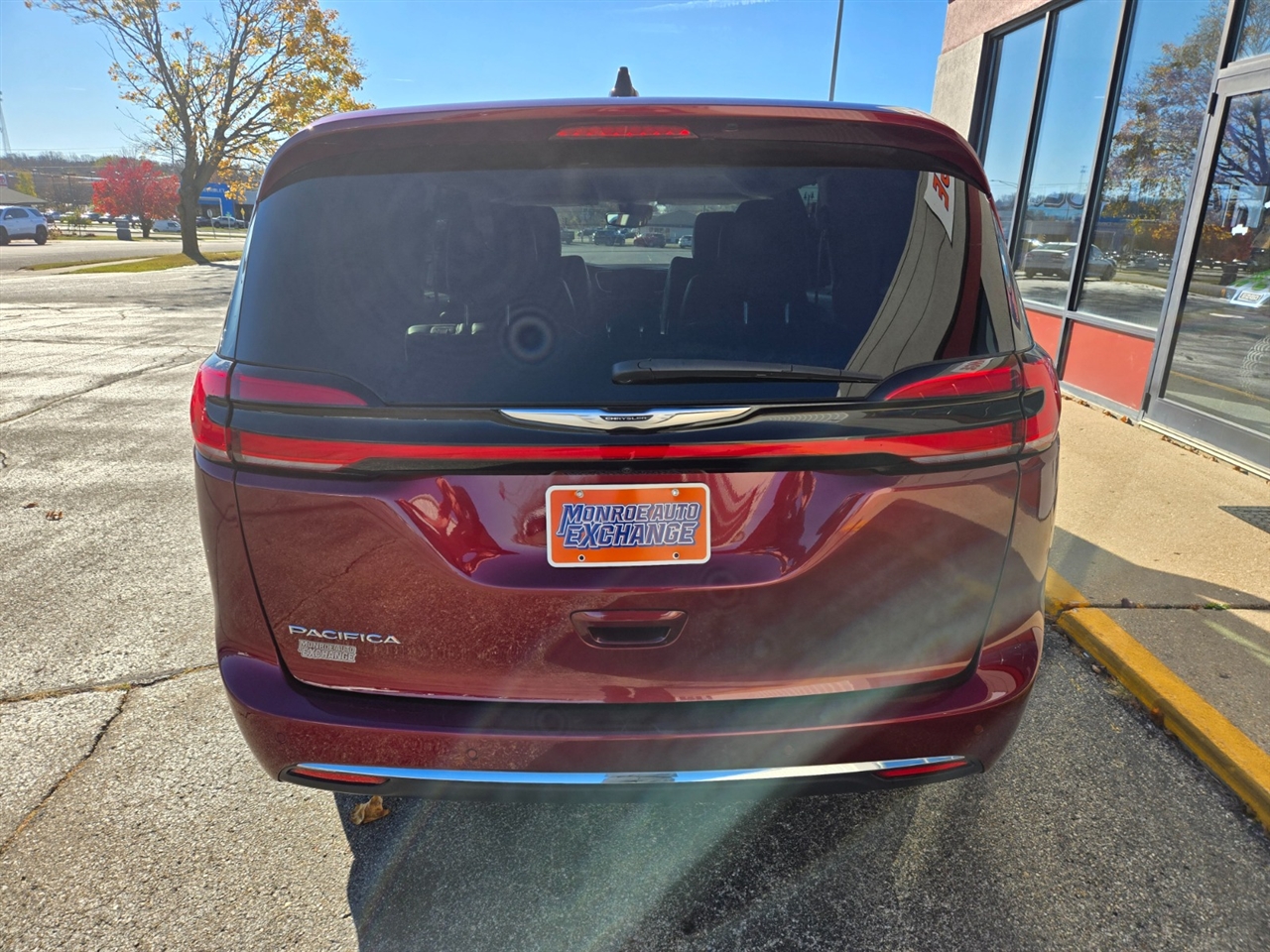 2023 Chrysler Pacifica Touring L photo 4