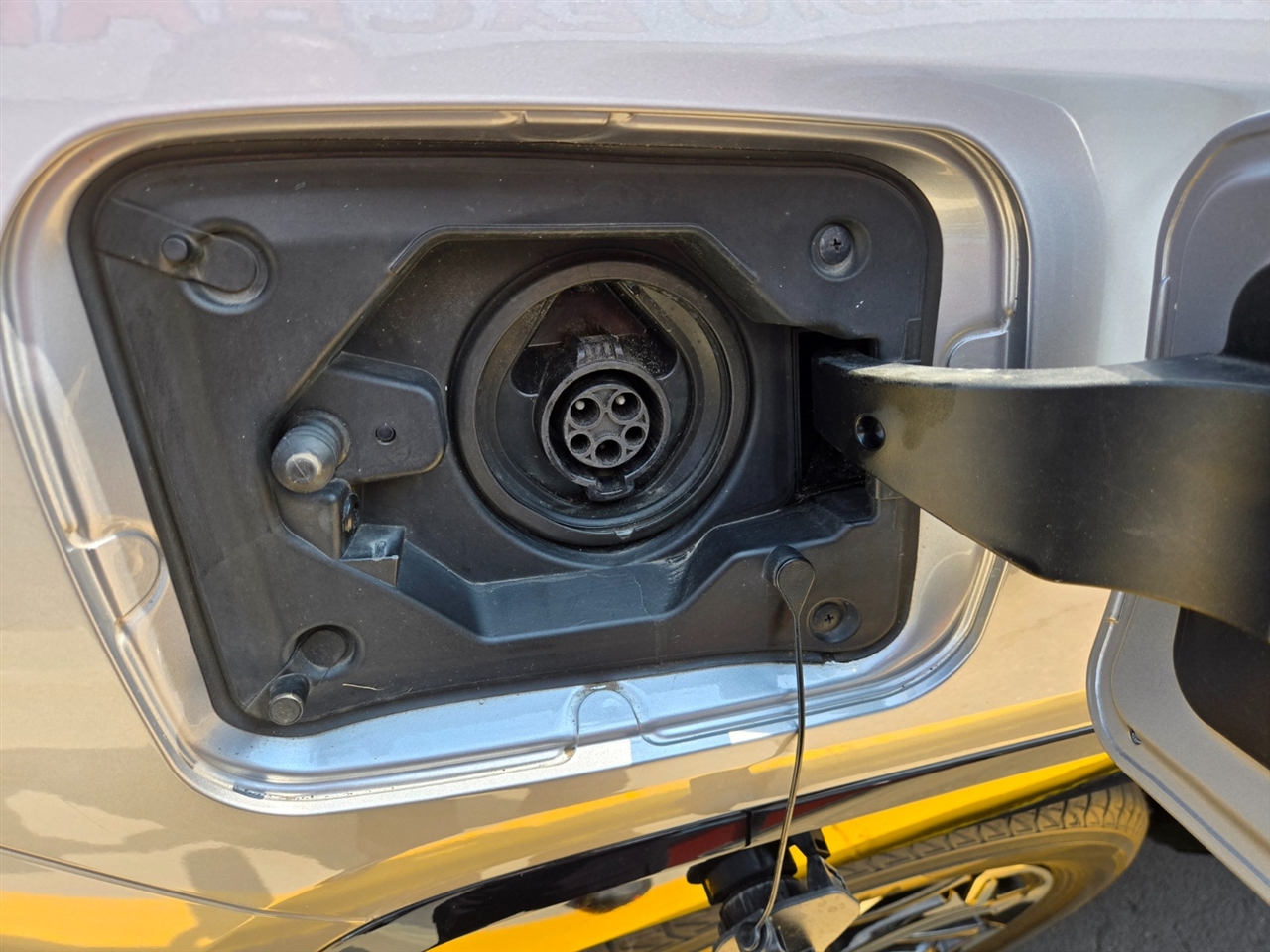 2023 Toyota RAV4 Prime XSE photo 4