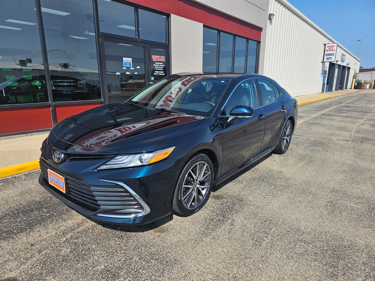 2021 Toyota Camry XLE photo 2