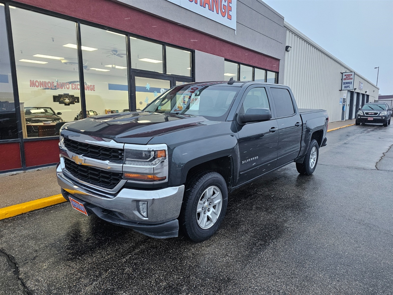 2017 Chevrolet Silverado 1500 LT photo 2