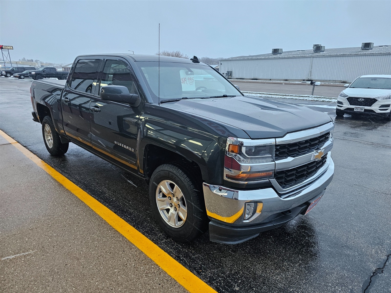 2017 Chevrolet Silverado 1500 LT photo 3