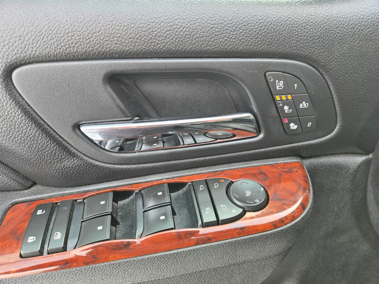 Chevrolet Tahoe LTZ 2WD 2011