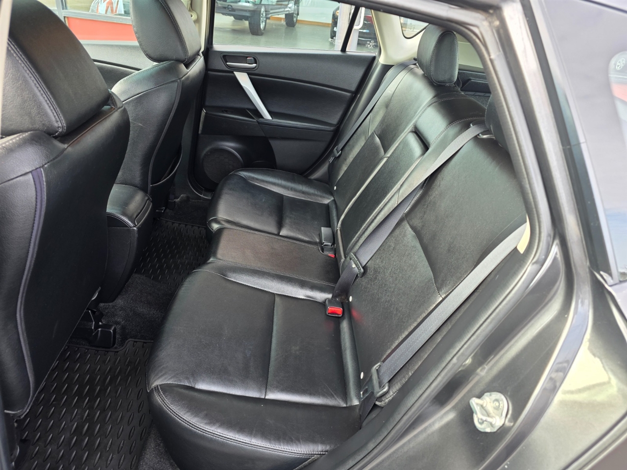 Mazda MAZDA3 I Grand Touring 5-Door 2012