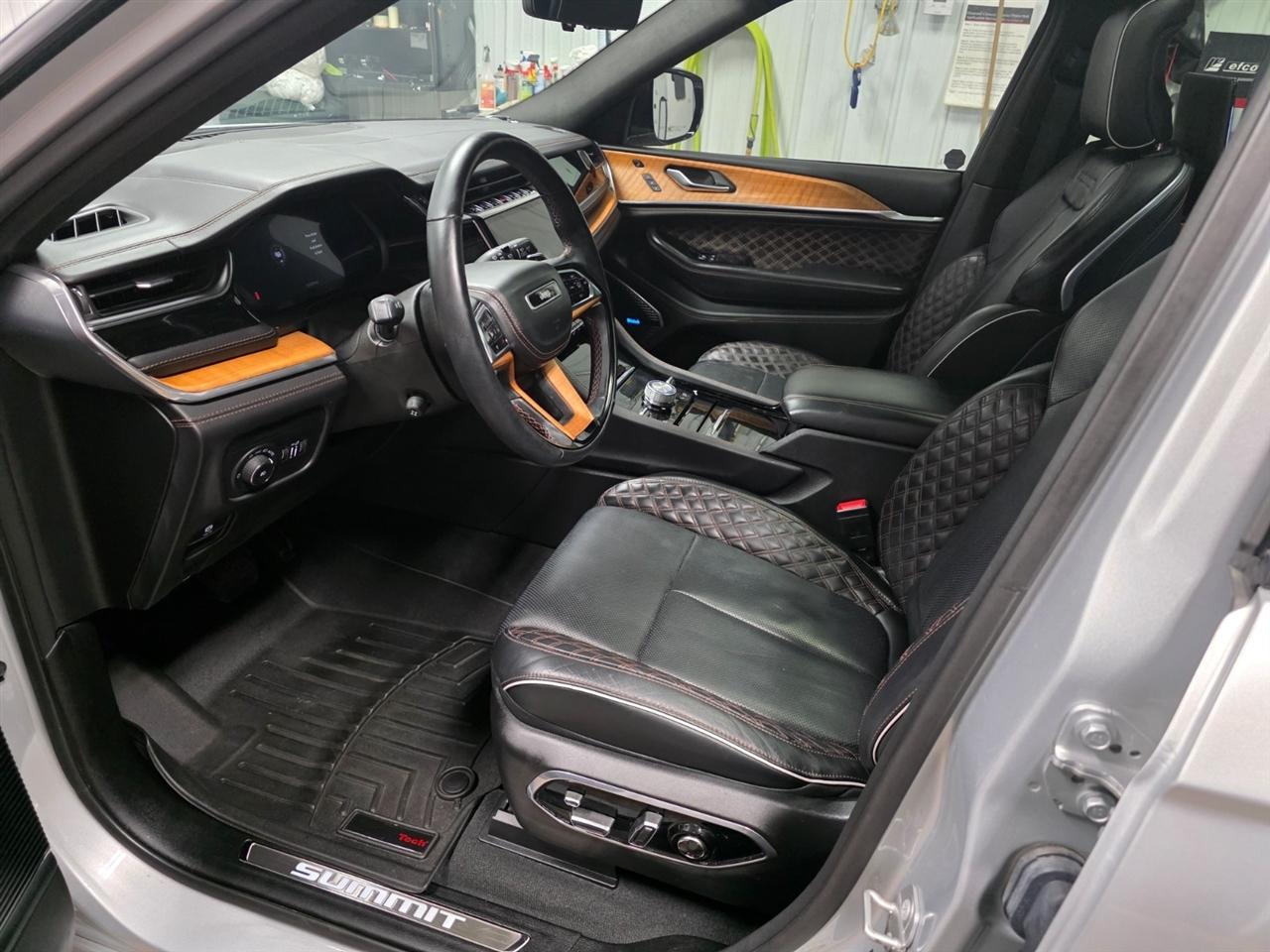 Jeep Grand Cherokee L Summit 4WD 2023