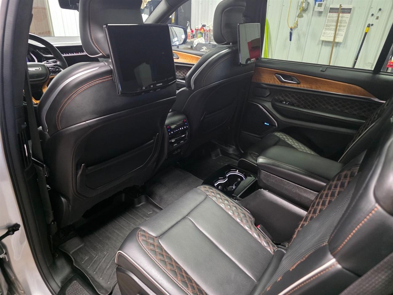 Jeep Grand Cherokee L Summit 4WD 2023